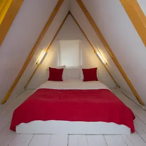 Rembrandtplein Bed & Breakfast