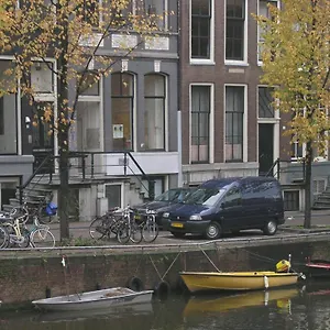 Singel 100 Bed & Breakfast